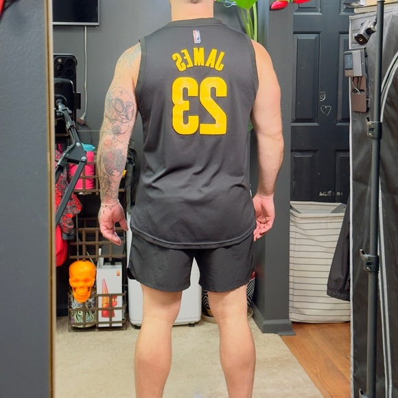 Lebron James Jersey - Size Men's L (Large) - Picture 6 of 6